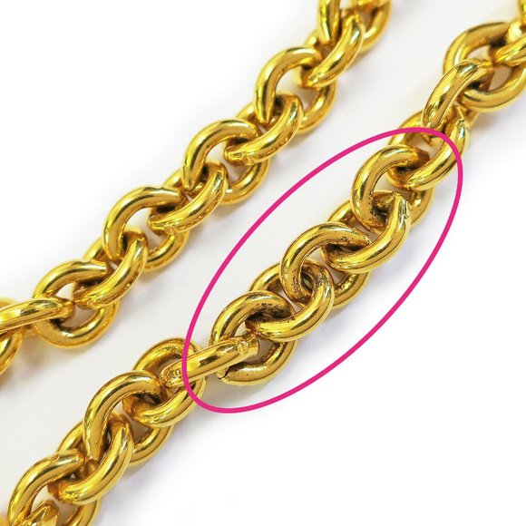 CHANEL GOLD PLATED VINTAGE NECKLACE/PENDANT! - Picture 6 of 6